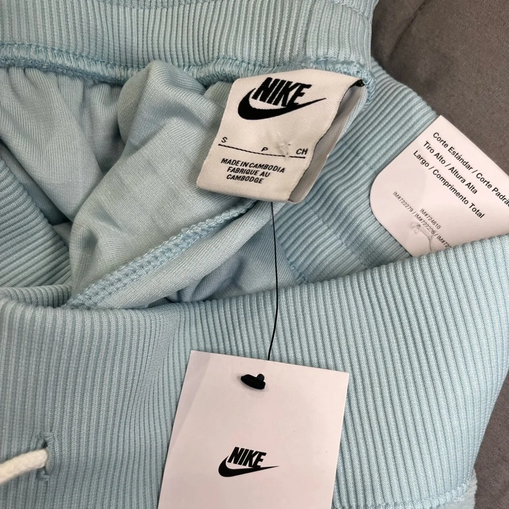 Nike ⭐️NEW Sportswear Velour Poly Jogger small velvet velour